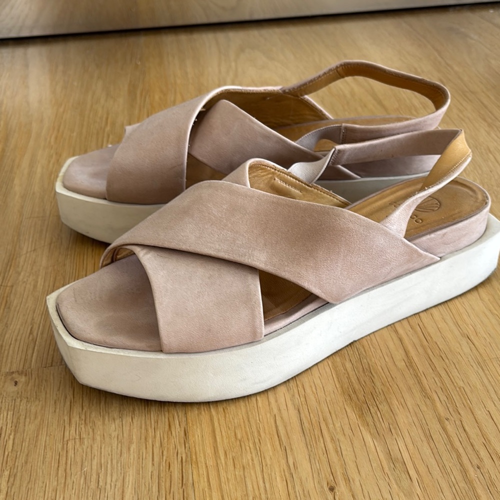 COCLICO Tan and White Platform Sandals